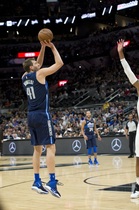 Dirk Nowitzki vor dem letzen Heimspiel seiner Karriere