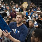 Dirk Nowitzki vor dem letzen Heimspiel seiner Karriere